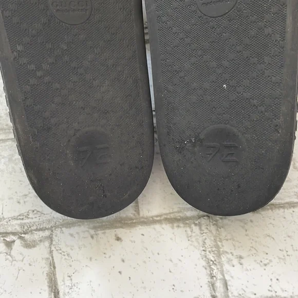 Gucci Pool Sides - Picture 10 of 13